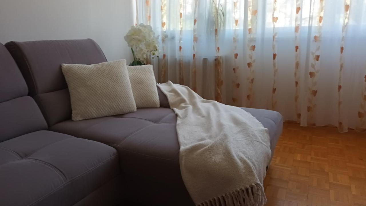 Leona Apartment-Perfect For Four Split Exterior photo