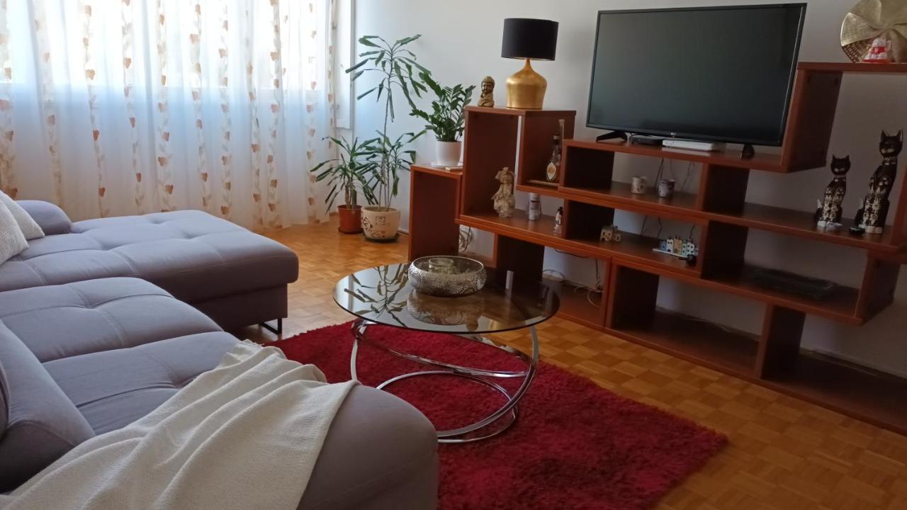 Leona Apartment-Perfect For Four Split Exterior photo