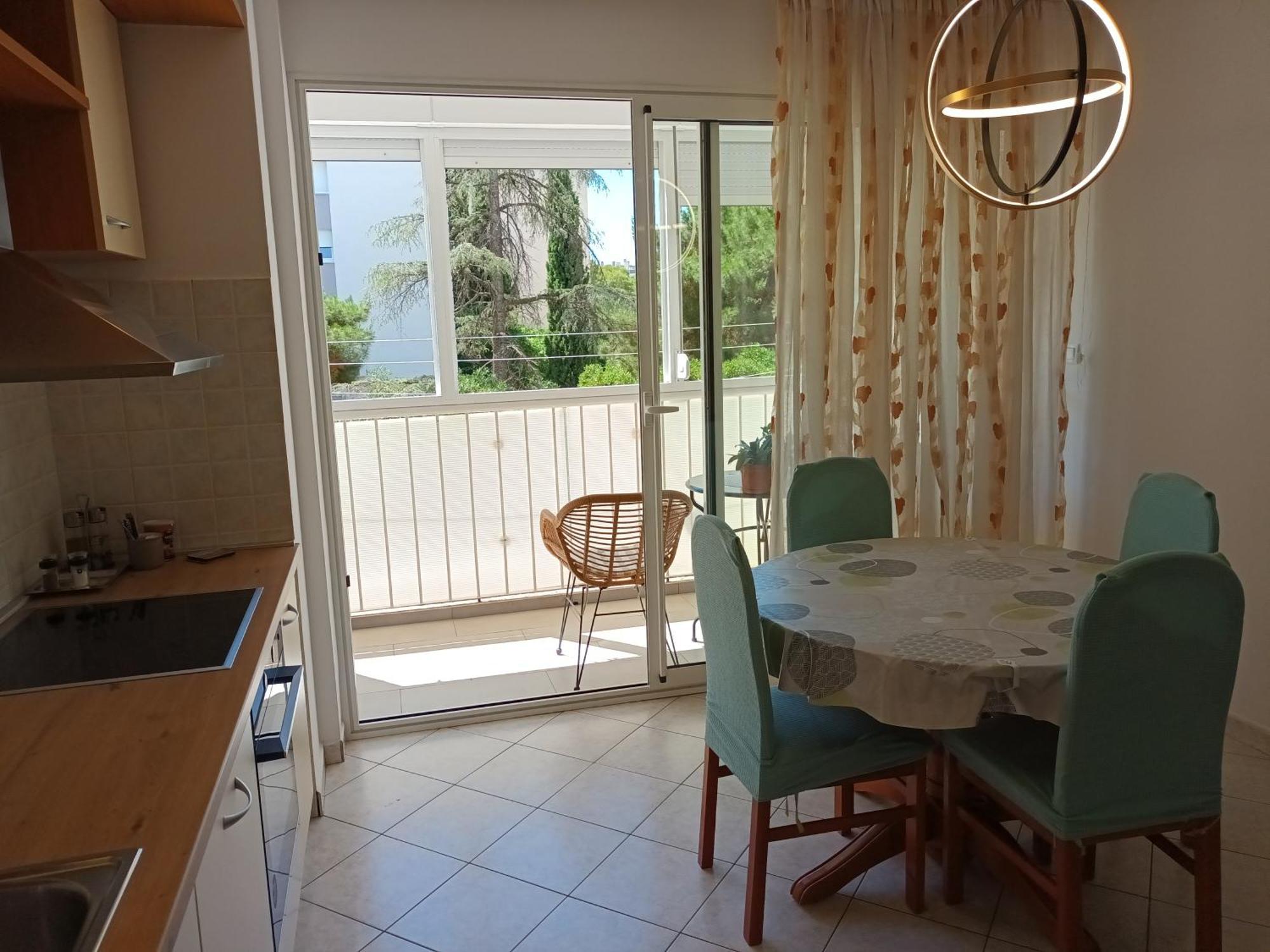 Leona Apartment-Perfect For Four Split Exterior photo